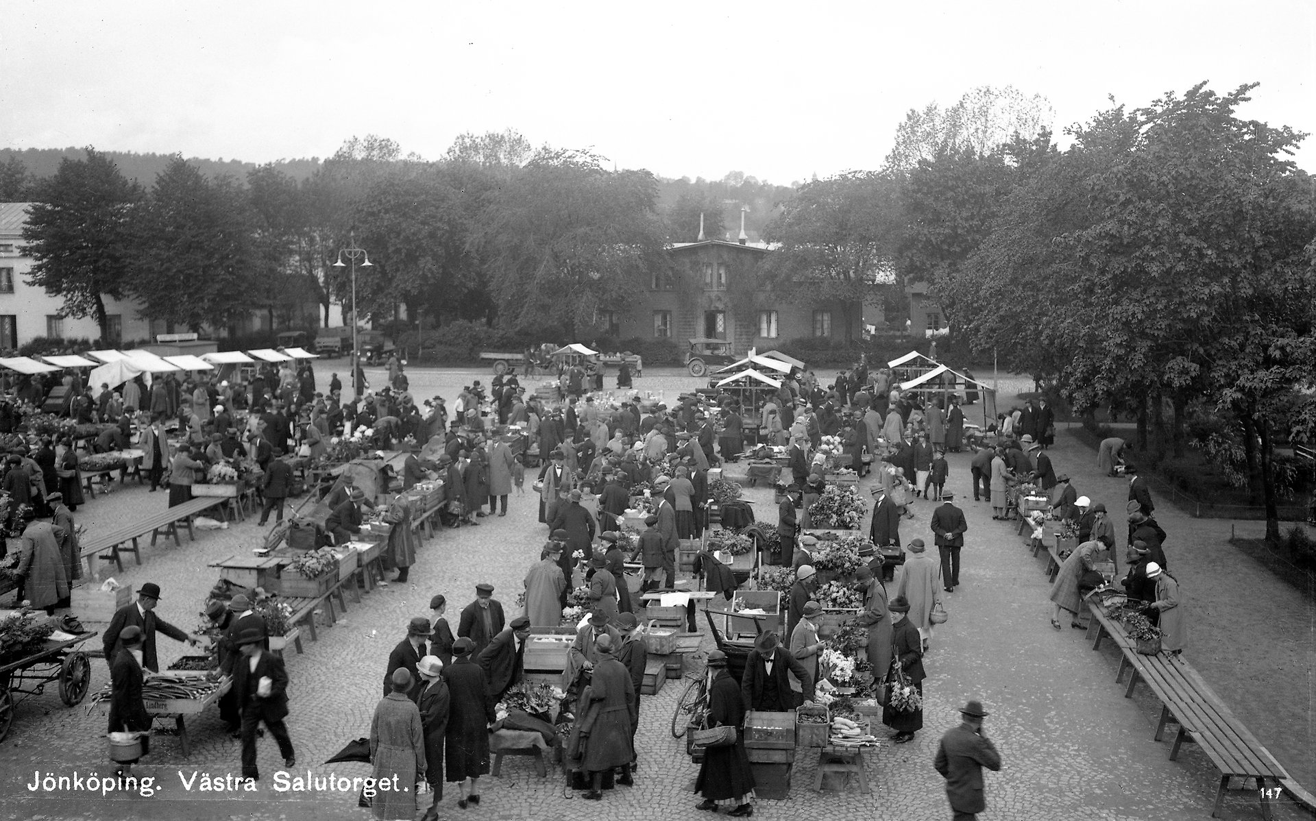 Torghandel på Västra torget på 1930-talet.