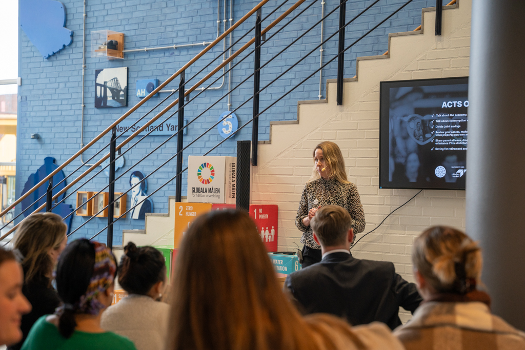 A woman having a seminar in the JIBS Lobby for students