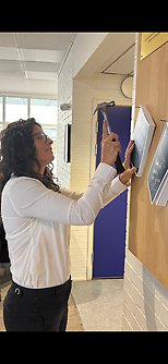 Einav Peretz Andersson hammers her doctoral thesis to the nailing wall at JIBS